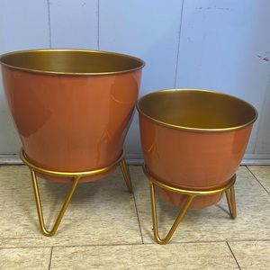 Brand new planters still have tags.